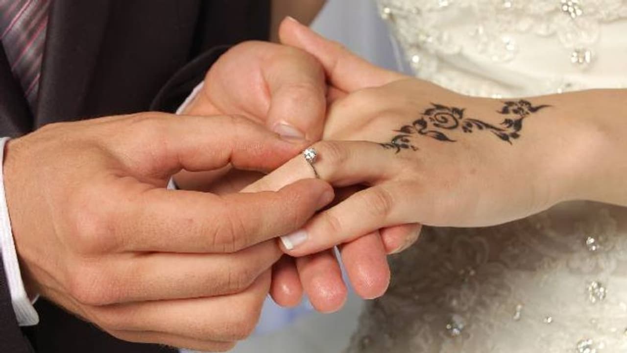 'ഞാന് വിവാഹിതനാവുകയാണ്, ഭാര്യയുടെ പേര് കൂടെ ചേർക്കുന്നു'; വൈറലായി യുവാവിന്റെ ട്വീറ്റ് 'ഞാന് വിവാഹിതനാവുകയാണ്, ഭാര്യയുടെ പേര് കൂടെ ചേർക്കുന്നു'; വൈറലായി യുവാവിന്റെ ട്വീറ്റ്