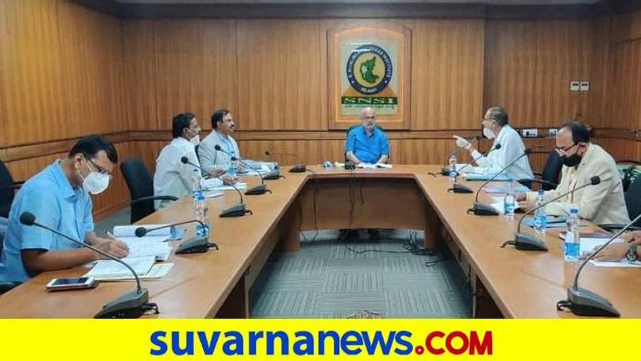 ಕಟ್ಟಡ ಕಾರ್ಮಿಕರಿಗೆ ಆಹಾರ ಕಿಟ್, ಕೋವಿಡ್ ಸುರಕ್ಷಾ ಕಿಟ್ ಕಟ್ಟಡ ಕಾರ್ಮಿಕರಿಗೆ ಆಹಾರ ಕಿಟ್, ಕೋವಿಡ್ ಸುರಕ್ಷಾ ಕಿಟ್