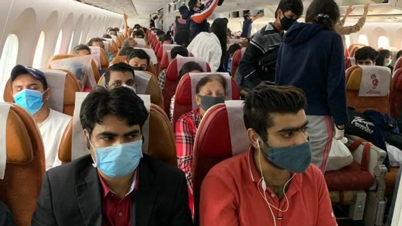 अब फ्लाइट में खाना सर्व कर सकेंगे एयरलाइंस, मास्क ना पहनना पड़ेगा महंगा...सरकार ने जारी की नई गाइडलाइन अब फ्लाइट में खाना सर्व कर सकेंगे एयरलाइंस, मास्क ना पहनना पड़ेगा महंगा...सरकार ने जारी की नई गाइडलाइन