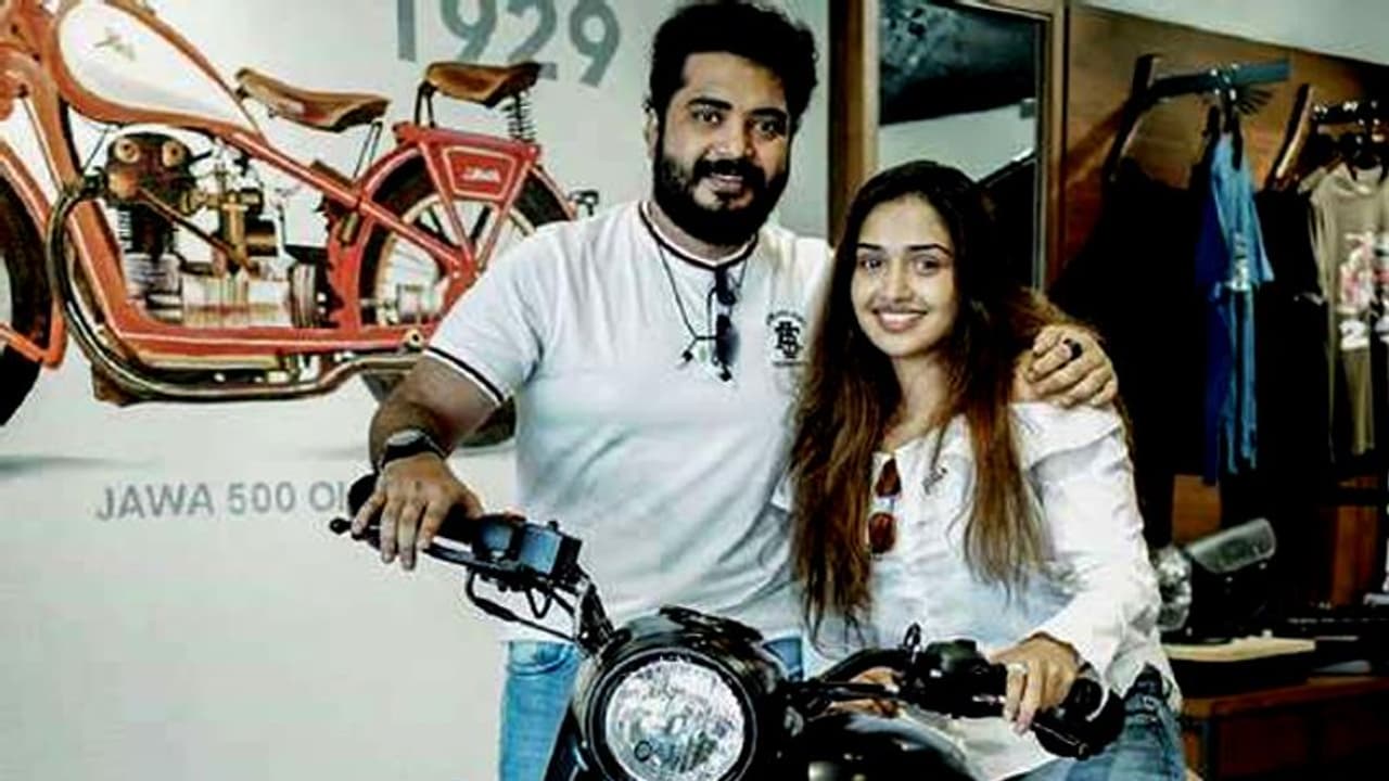 ജാവ മൂന്നാമനെ ഗാരേജിലാക്കി വിനു മോഹന്‍