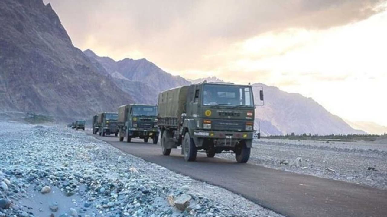 चीन बातचीत की आड़ में दे रहा फिर से धोखा, एलएसी पर 5जी टेक्नोलॉजी के लिए फाइबर ऑप्टिकल केबल बिछा रहा चीन बातचीत की आड़ में दे रहा फिर से धोखा, एलएसी पर 5जी टेक्नोलॉजी के लिए फाइबर ऑप्टिकल केबल बिछा रहा