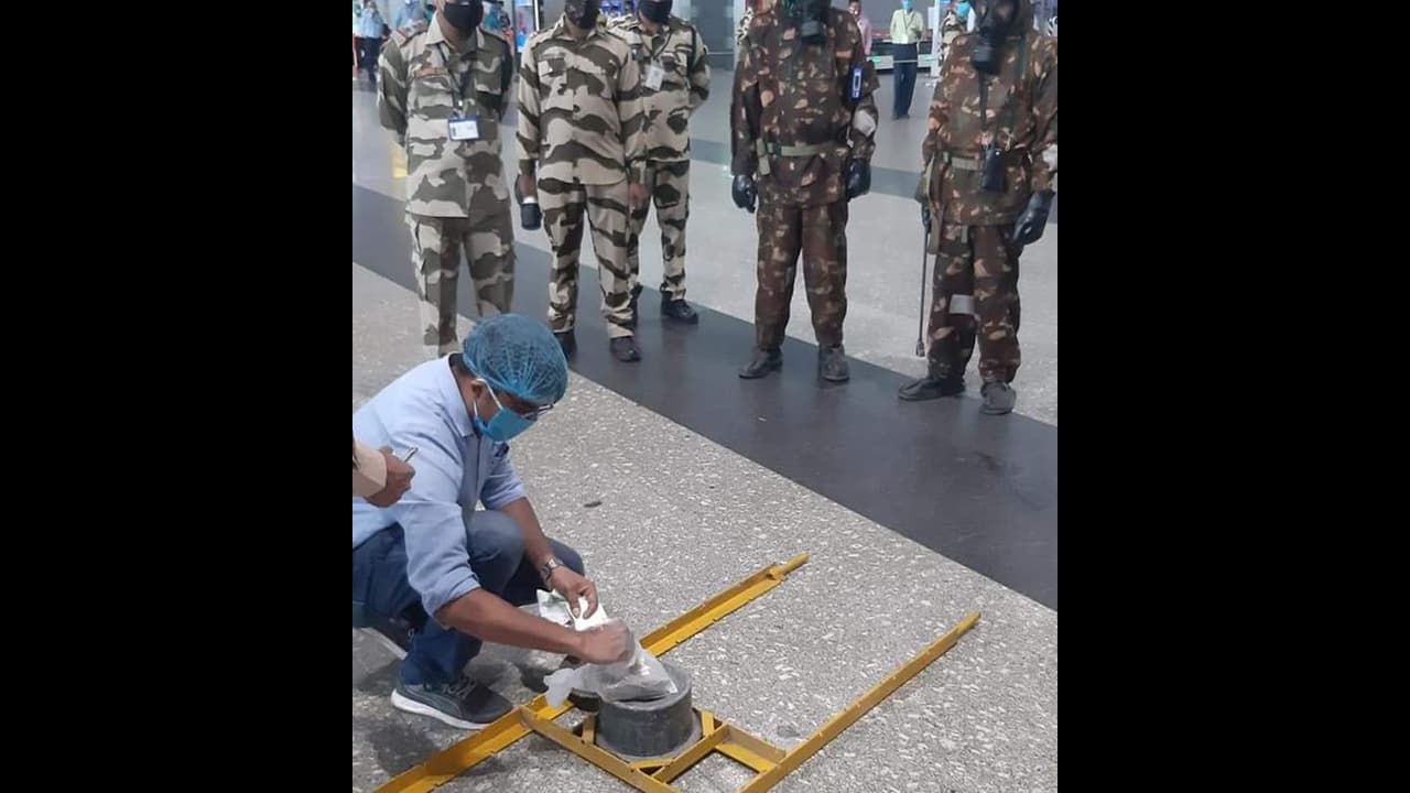 ১১৩ কোটি টাকার মাদক উদ্ধার কলকাতা বিমানবন্দরে, গোয়েন্দাদের জালে ৩ বিদেশি ১১৩ কোটি টাকার মাদক উদ্ধার কলকাতা বিমানবন্দরে, গোয়েন্দাদের জালে ৩ বিদেশি