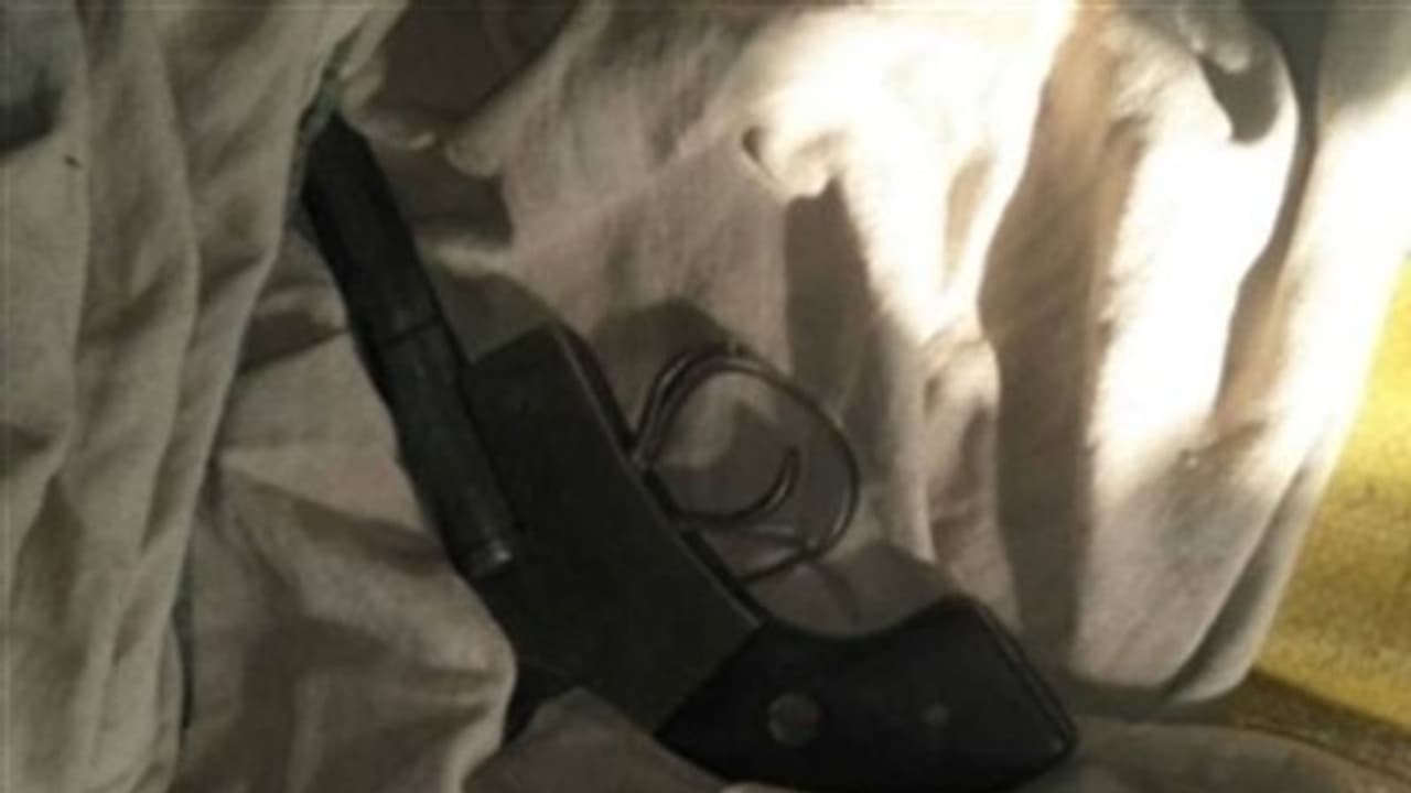 12 साल के लड़के ने पहले 7 की रेकी, फिर ऐसे चुरा ली दारोगा की पिस्टल, हैरान हो गई पुलिस 12 साल के लड़के ने पहले 7 की रेकी, फिर ऐसे चुरा ली दारोगा की पिस्टल, हैरान हो गई पुलिस