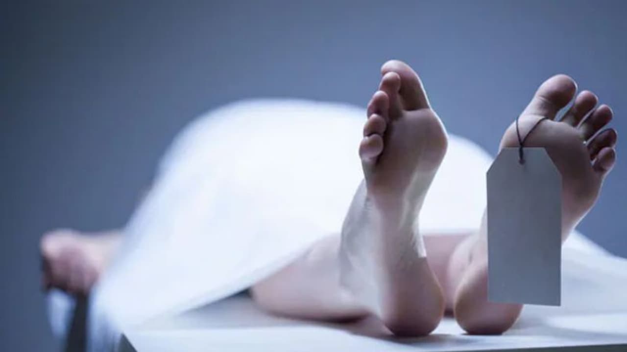 ഭര്‍ത്താവിനെ കൊന്ന് കിടപ്പറയില്‍ കുഴിച്ചിട്ട് നേരെ സ്റ്റേഷനിലേക്ക്, പൊലീസില്‍ കീഴടങ്ങി ഭാര്യ