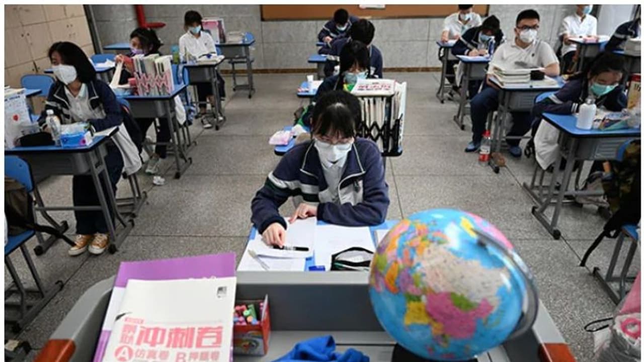 സാധാരണ ജീവിതത്തിലേക്ക് മടങ്ങി വുഹാൻ; വിദ്യാലയങ്ങൾ തുറന്ന് പ്രവർത്തിക്കാൻ തീരുമാനം സാധാരണ ജീവിതത്തിലേക്ക് മടങ്ങി വുഹാൻ; വിദ്യാലയങ്ങൾ തുറന്ന് പ്രവർത്തിക്കാൻ തീരുമാനം