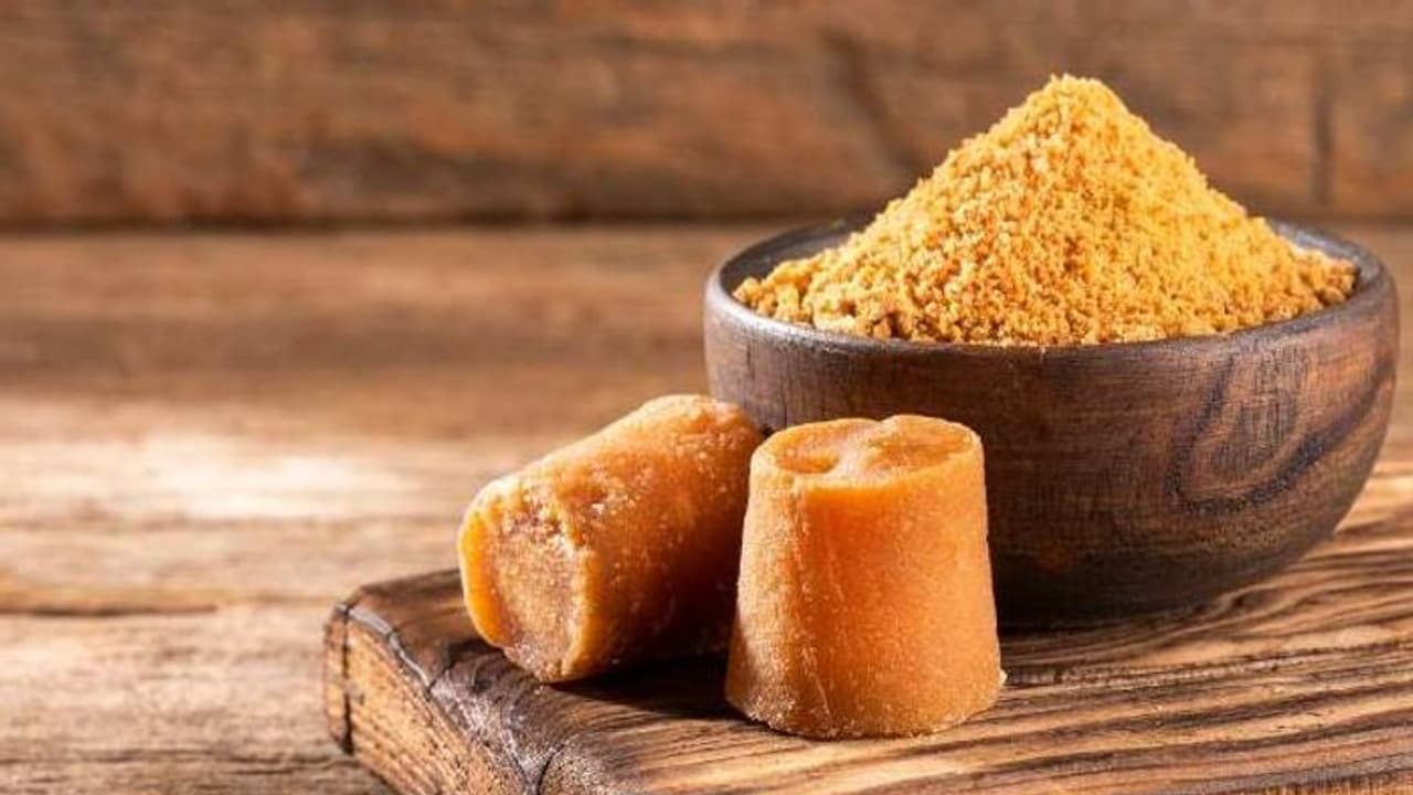 Health Tips: এই ৫ জটিল সমস্যা থেকে রক্ষা পেতে কাজে লাগান গুড়ের এই অব্যর্থ টোটকা