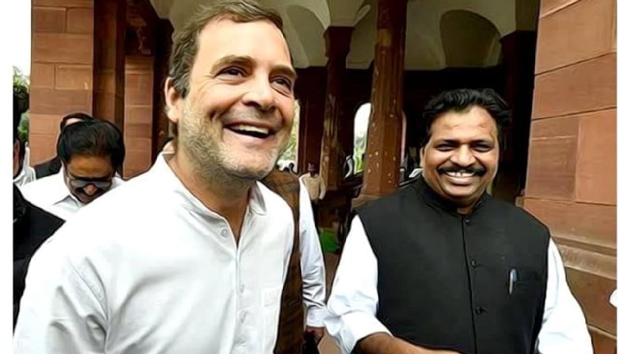 രാഹുലല്ലാതെ മറ്റാര്, തരൂരിനോട് വിരോധമില്ല'; കോണ്ഗ്രസ് നേതൃത്വ തര്ക്കത്തില് വീണ്ടും കൊടിക്കുന്നില് രാഹുലല്ലാതെ മറ്റാര്, തരൂരിനോട് വിരോധമില്ല'; കോണ്ഗ്രസ് നേതൃത്വ തര്ക്കത്തില് വീണ്ടും കൊടിക്കുന്നില്