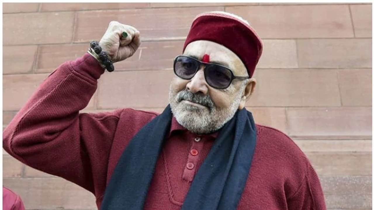 వారి ఓటు హక్కు ఎత్తేయాలి.. జనాభా నియంత్రణ గురించి కేంద్రమంత్రి సంచలన వ్యాఖ్యలు వారి ఓటు హక్కు ఎత్తేయాలి.. జనాభా నియంత్రణ గురించి కేంద్రమంత్రి సంచలన వ్యాఖ్యలు