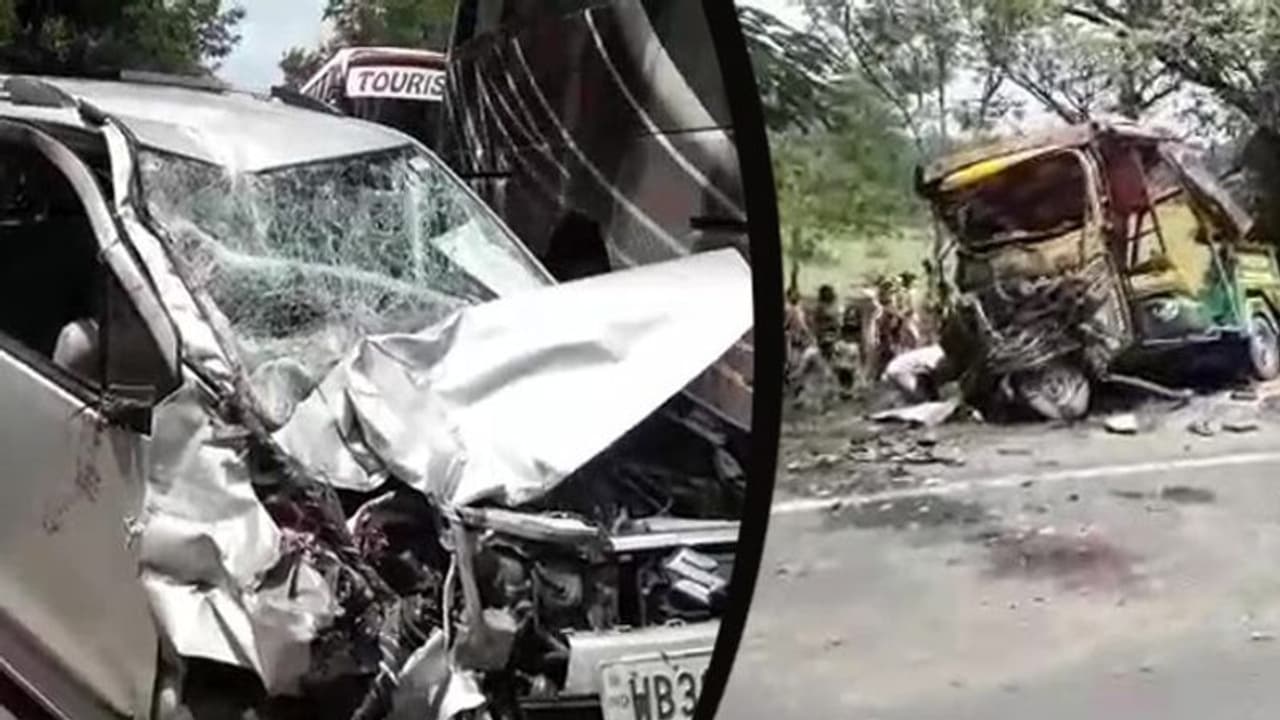 পুরুলিয়ায় ভয়াবহ পথ দুর্ঘটনা, সাইকেল আরোহীকে বাঁচাতে গিয়ে অটো গাড়ির সংঘর্ষে মৃত ২