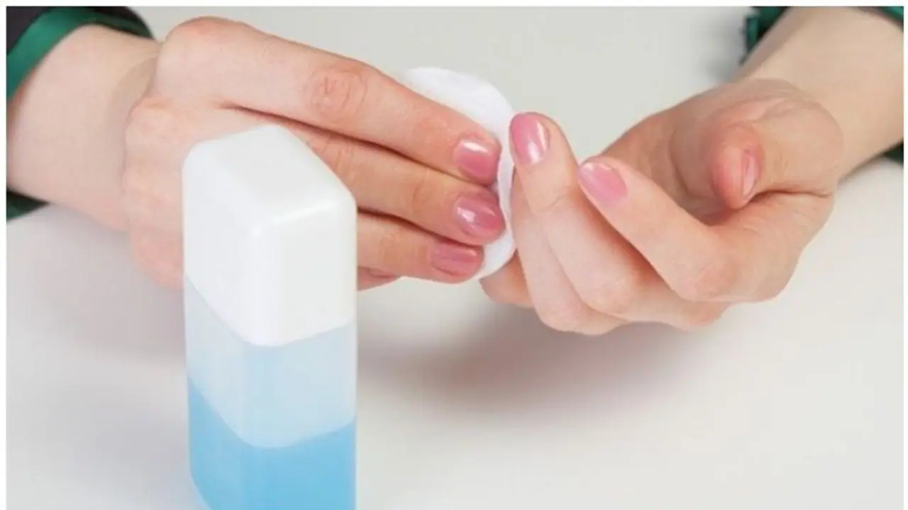 റിമൂവർ ഇല്ലാതെ നെയിൽ പോളിഷ് എങ്ങനെ നീക്കം ചെയ്യാം; ഇതാ മൂന്ന് വഴികൾ