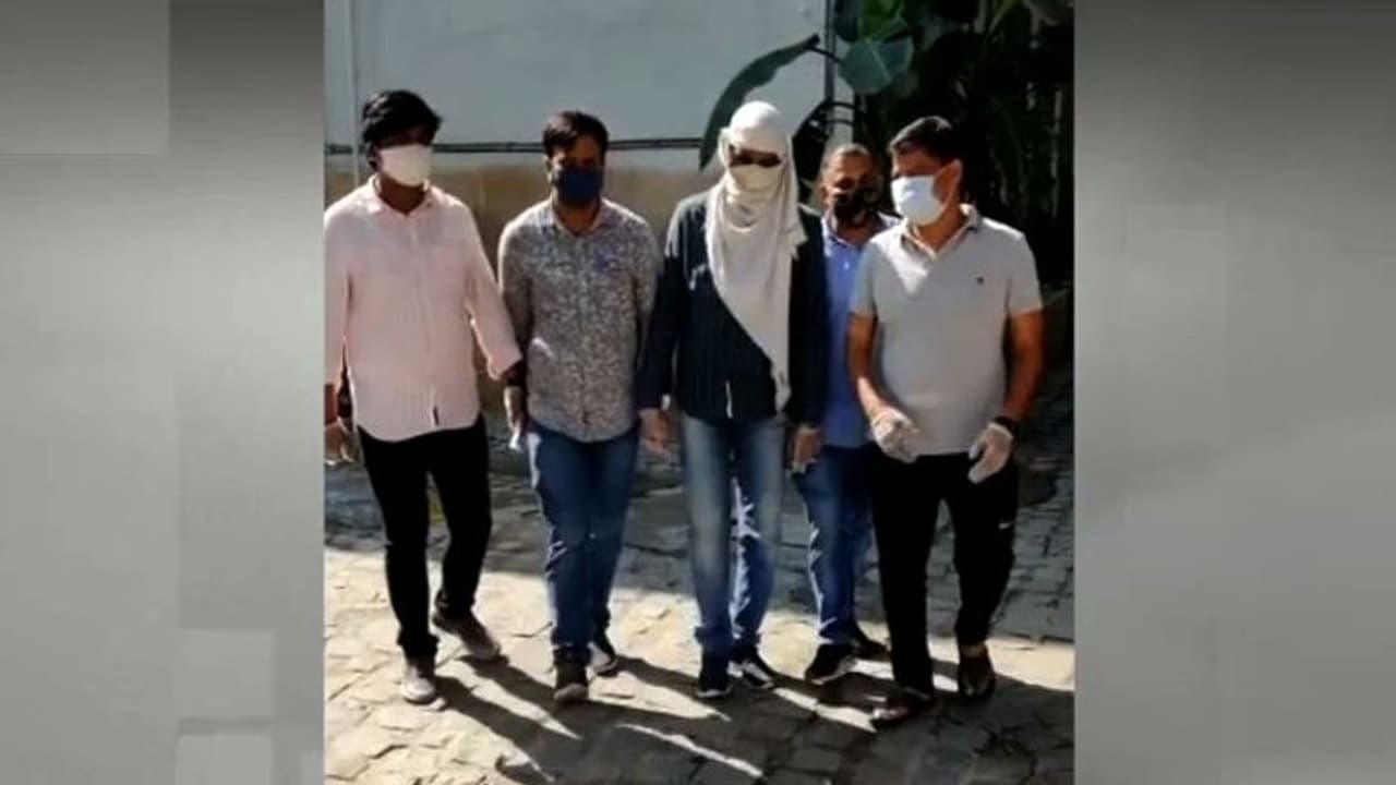 ഐഎസ് ഭീകരന് പിടിയിലായ സംഭവം: യുപി പൊലീസിന് വീഴ്ചയെന്ന് റിപ്പോര്ട്ട്, അഞ്ച് ഉദ്യോഗസ്ഥര്ക്ക് സസ്പെന്ഷന് ഐഎസ് ഭീകരന് പിടിയിലായ സംഭവം: യുപി പൊലീസിന് വീഴ്ചയെന്ന് റിപ്പോര്ട്ട്, അഞ്ച് ഉദ്യോഗസ്ഥര്ക്ക് സസ്പെന്ഷന്