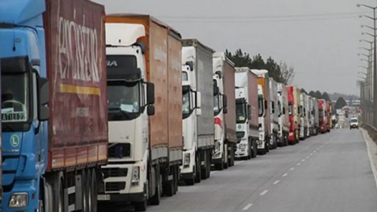 ടിപ്പർ ലോറി ഉടമകളുടെ സമ്മര്ദ്ദത്തിന് വഴങ്ങി സര്ക്കാര്; ചരക്ക് വാഹനങ്ങളിൽ ജിപിഎസ് വേണ്ട, നീക്കം ഉപേക്ഷിച്ചു ടിപ്പർ ലോറി ഉടമകളുടെ സമ്മര്ദ്ദത്തിന് വഴങ്ങി സര്ക്കാര്; ചരക്ക് വാഹനങ്ങളിൽ ജിപിഎസ് വേണ്ട, നീക്കം ഉപേക്ഷിച്ചു