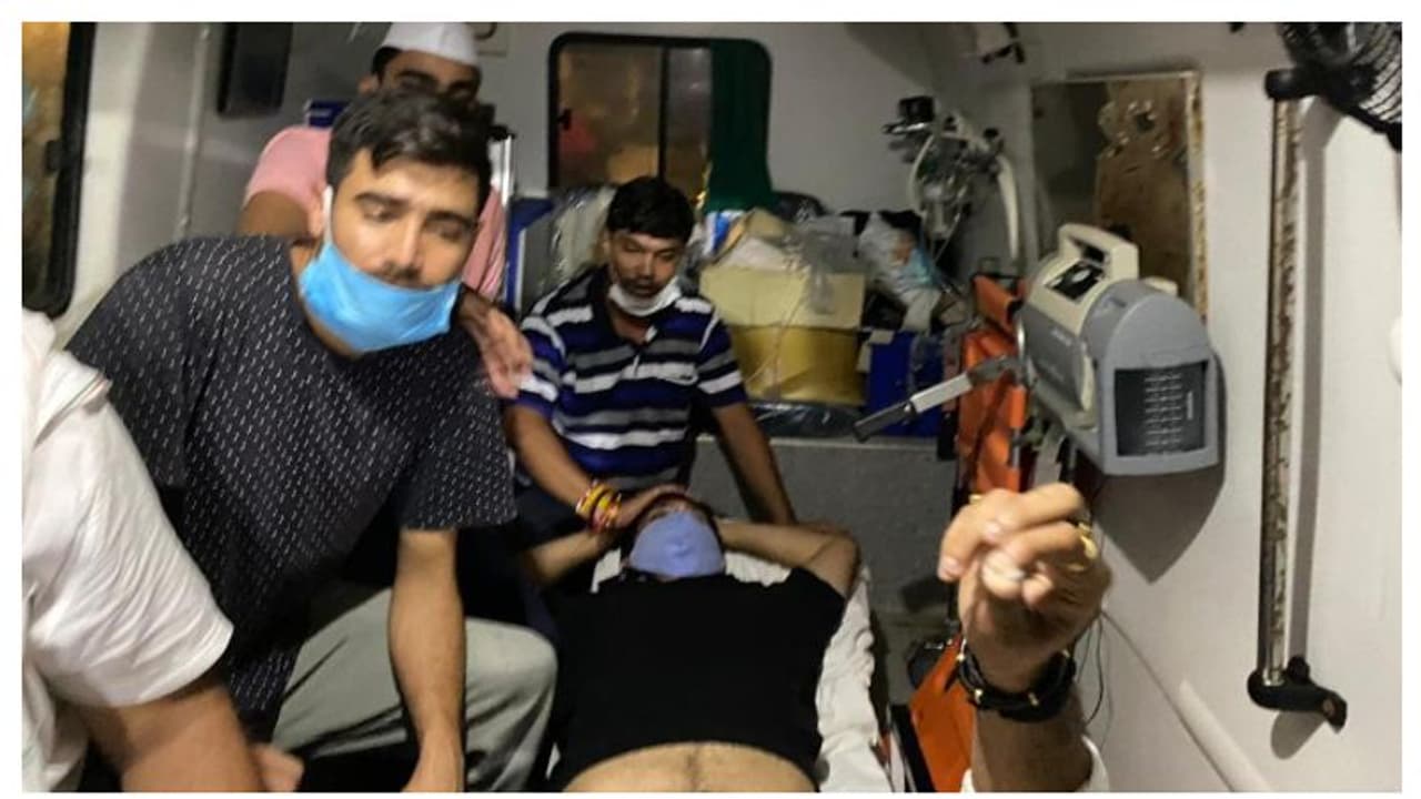 ജെഇഇ നീറ്റ് പരീക്ഷ: സത്യഗ്രഹമിരുന്ന എൻഎസ് യു ദേശീയ അധ്യക്ഷനെ ആശുപത്രിയിലേക്ക് മാറ്റി ജെഇഇ നീറ്റ് പരീക്ഷ: സത്യഗ്രഹമിരുന്ന എൻഎസ് യു ദേശീയ അധ്യക്ഷനെ ആശുപത്രിയിലേക്ക് മാറ്റി