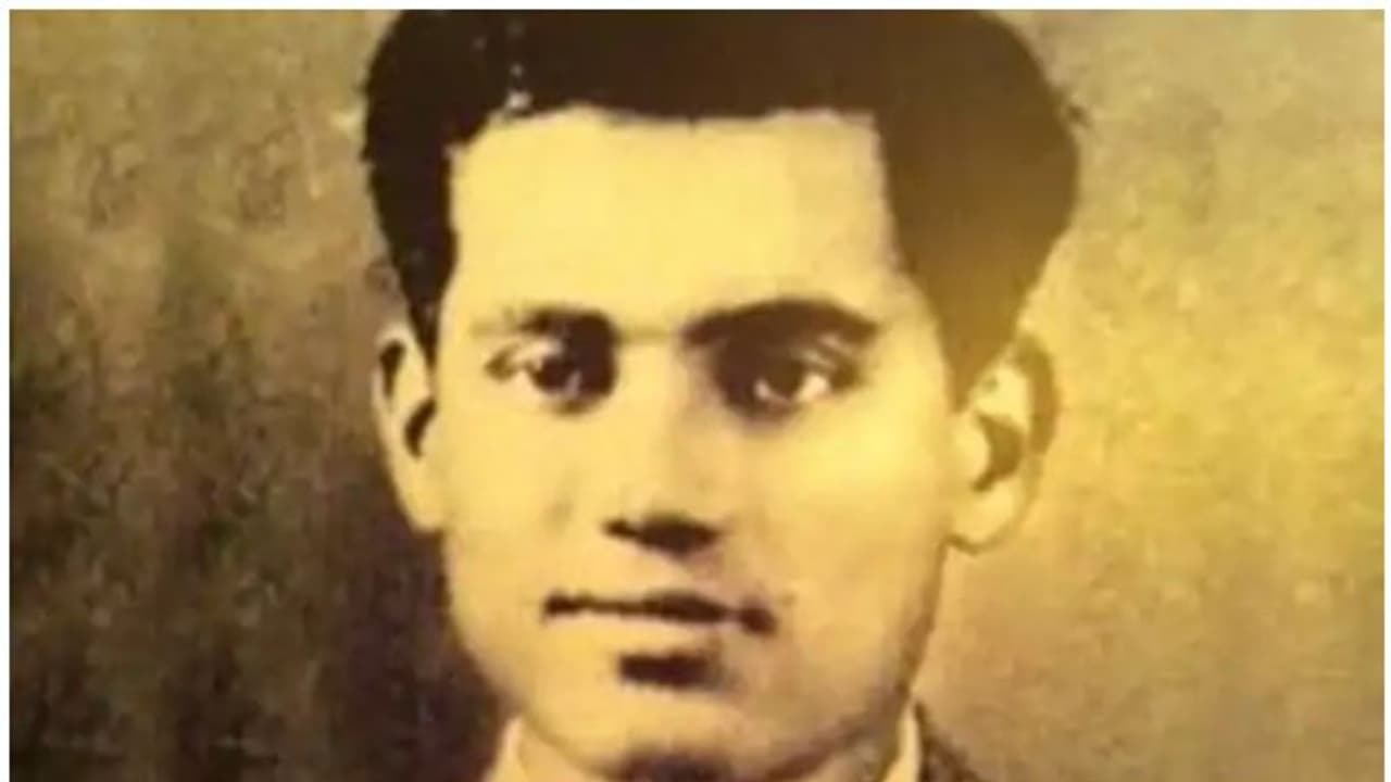 ചൈനയിലെ മെഡിക്കൽ സ്കൂളിന് മുന്നിൽ ഉയരാൻ പോകുന്ന ആ വെങ്കല പ്രതിമ ഏത് ഇന്ത്യക്കാരന്റേതാണ്? ചൈനയിലെ മെഡിക്കൽ സ്കൂളിന് മുന്നിൽ ഉയരാൻ പോകുന്ന ആ വെങ്കല പ്രതിമ ഏത് ഇന്ത്യക്കാരന്റേതാണ്?