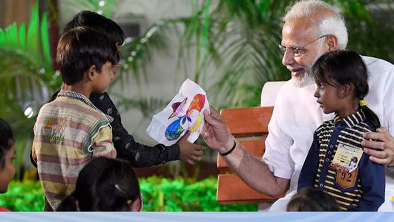 मन की बात: पीएम बोले खिलौने एक्टिविटी बढ़ाने के साथ साथ हमारी आकांक्षाओं को भी उड़ान देते हैं मन की बात: पीएम बोले खिलौने एक्टिविटी बढ़ाने के साथ साथ हमारी आकांक्षाओं को भी उड़ान देते हैं