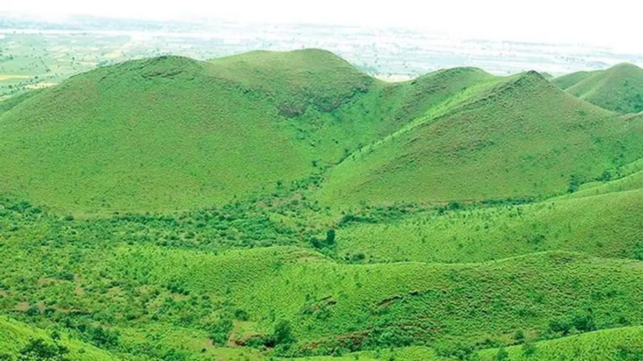 ಗದಗ: ಕಪ್ಪತ್ತಗುಡ್ಡದಿಂದ ಹರಿಯುತ್ತಿರುವ ಬಿಳಿದ್ರವ, ಆತಂಕ ಗದಗ: ಕಪ್ಪತ್ತಗುಡ್ಡದಿಂದ ಹರಿಯುತ್ತಿರುವ ಬಿಳಿದ್ರವ, ಆತಂಕ