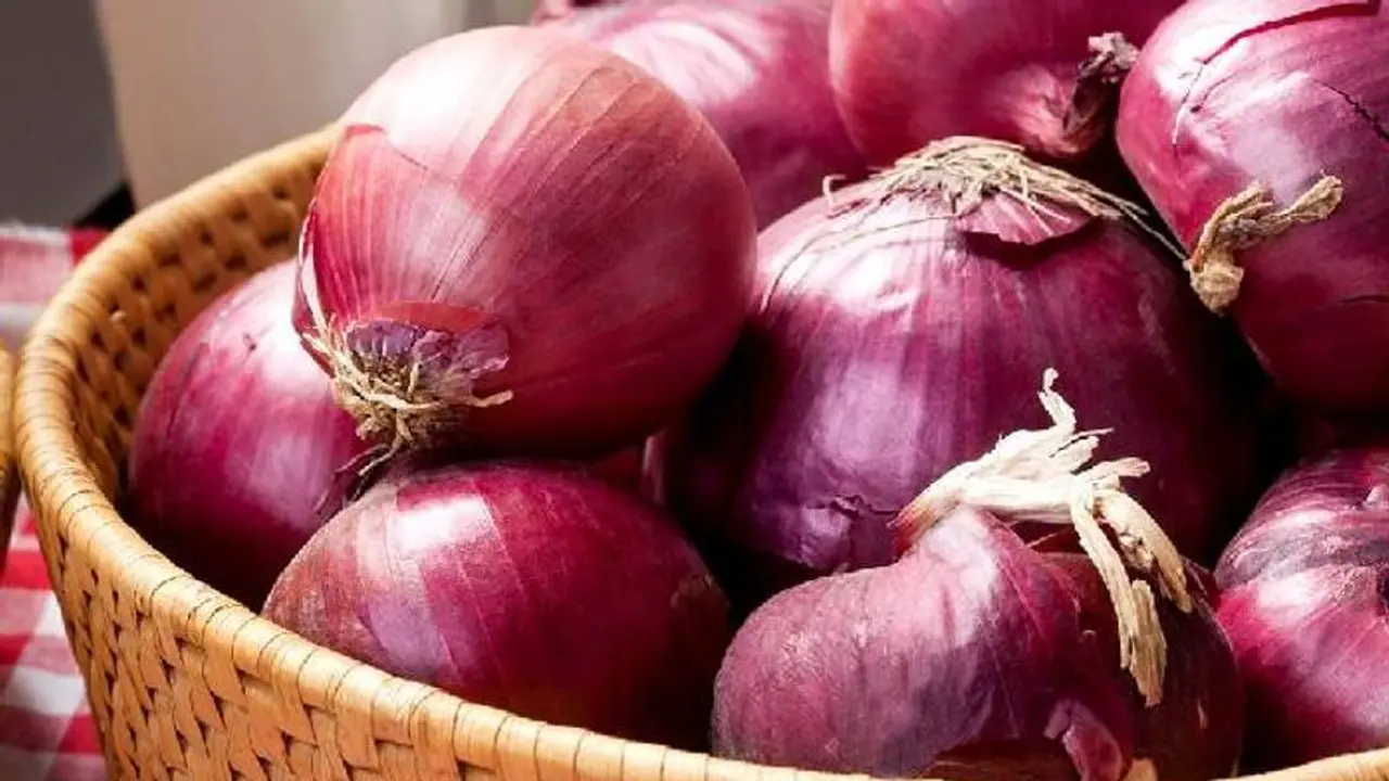 Over Rs 130 a kilo: Onion prices are literally making people cry Over Rs 130 a kilo: Onion prices are literally making people cry