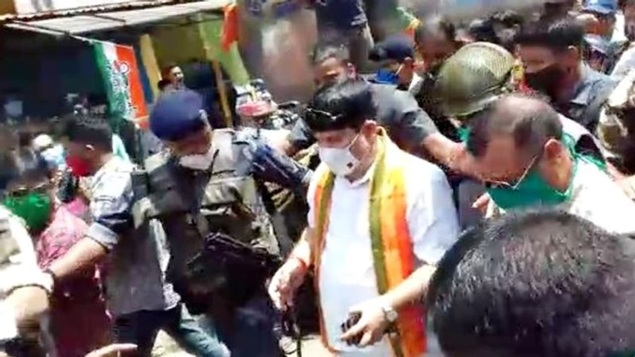 অর্জুন সিংয়ের সভা ঘিরে উত্তপ্ত দমদম, বাধা দিতে গিয়ে ধাক্কা খেল পুলিশ