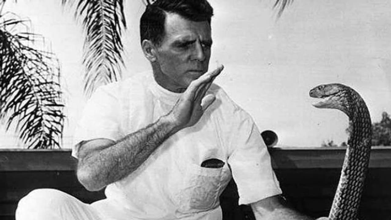 വിഷപ്പാമ്പുകളുടെ കടിയേറ്റത് 170 ലേറെത്തവണ, പ്രതിരോധം സ്വയം നേടിയെടുത്തു; ആരാണ് ഈ സ്നേക്ക് മാന്? വിഷപ്പാമ്പുകളുടെ കടിയേറ്റത് 170 ലേറെത്തവണ, പ്രതിരോധം സ്വയം നേടിയെടുത്തു; ആരാണ് ഈ സ്നേക്ക് മാന്?