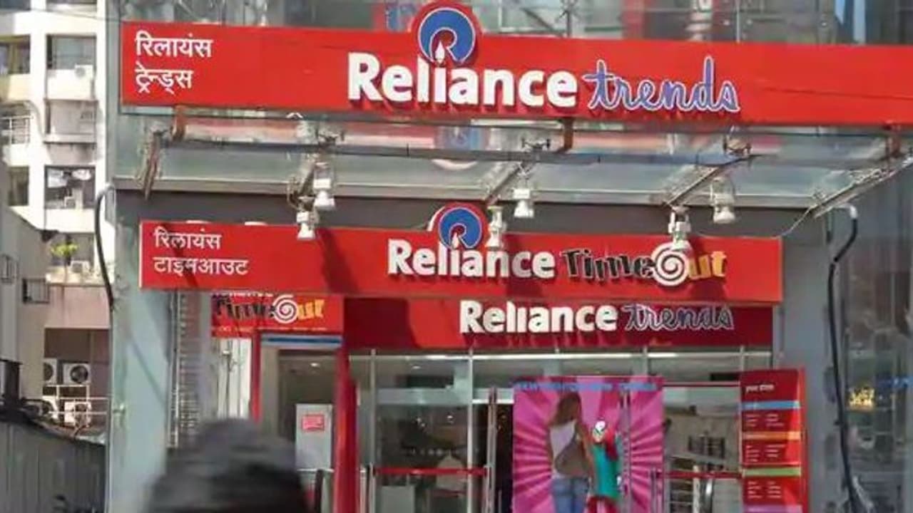 రిలయన్స్ రీటైల్లో సౌదీ అరేబియా పిఐఎఫ్ భారీ పెట్టుబడి.. 2 శాతం వాటాకి ఎంతంటే ..? రిలయన్స్ రీటైల్లో సౌదీ అరేబియా పిఐఎఫ్ భారీ పెట్టుబడి.. 2 శాతం వాటాకి ఎంతంటే ..?