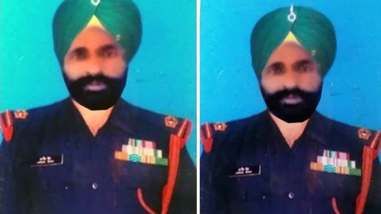 LOC पर इस साल 27 सौ से ज्यादा बार हुआ सीजफायर का उल्लंघन, राजौरी सेक्टर में गोलाबारी, एक जवान शहीद LOC पर इस साल 27 सौ से ज्यादा बार हुआ सीजफायर का उल्लंघन, राजौरी सेक्टर में गोलाबारी, एक जवान शहीद