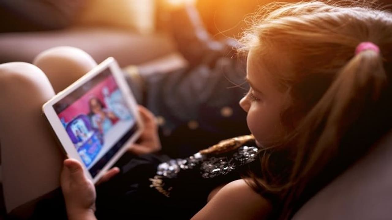 ಕೊರೋನಾದಿಂದ ಶಿಕ್ಷಣದಲ್ಲಿ ಬದಲಾವಣೆ; ಸ್ಮಾರ್ಟ್ಫೋನ್ ಬೇಡಿಕೆ ದುಪ್ಪಟ್ಟು! ಕೊರೋನಾದಿಂದ ಶಿಕ್ಷಣದಲ್ಲಿ ಬದಲಾವಣೆ; ಸ್ಮಾರ್ಟ್ಫೋನ್ ಬೇಡಿಕೆ ದುಪ್ಪಟ್ಟು!