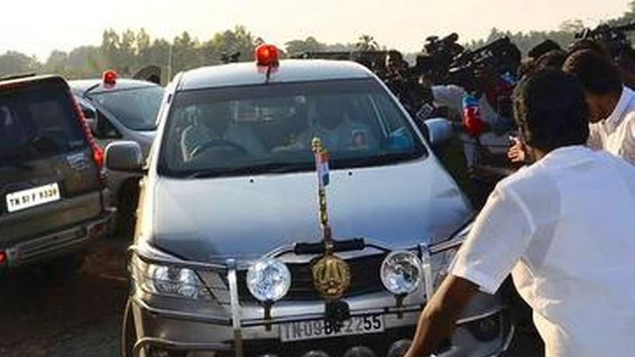 அமைச்சர் துரைக்கண்ணுவுக்கு என்ன ஆச்சு.. முதல்வரின் தூத்துக்குடி சுற்றுப்பணம் திடீர் ரத்து..! அமைச்சர் துரைக்கண்ணுவுக்கு என்ன ஆச்சு.. முதல்வரின் தூத்துக்குடி சுற்றுப்பணம் திடீர் ரத்து..!