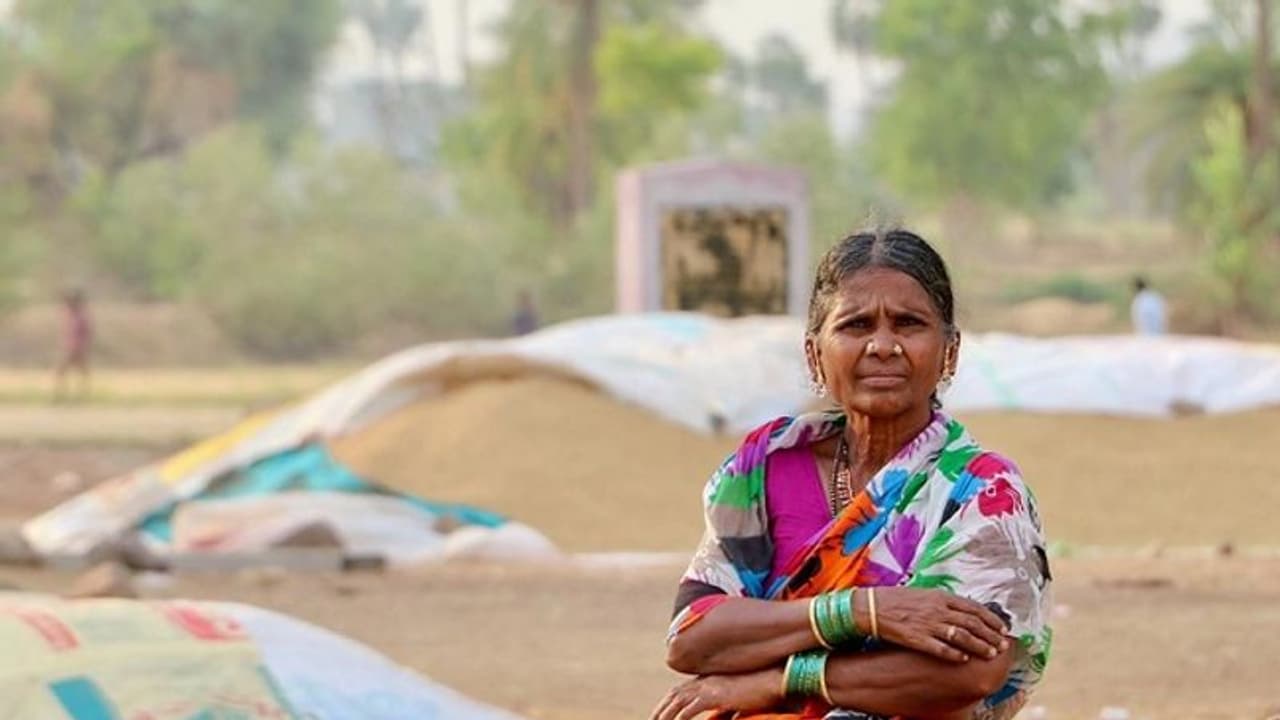 గంగవ్వ పల్లెకు క్యూ కడుతున్న ఛానళ్లు...కారణం ఏంటంటే..!