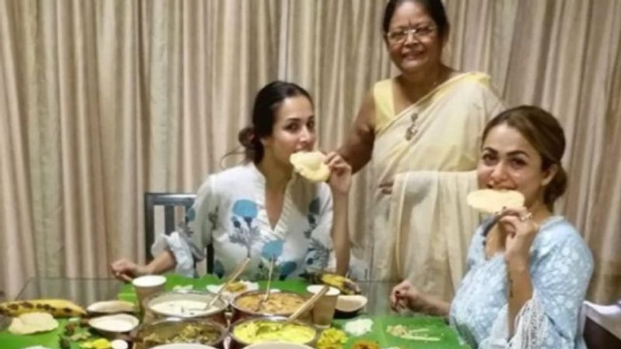 വിഭവങ്ങളുടെ പേരുകള് എണ്ണിപ്പറഞ്ഞ് മലൈകയുടെ ഓണസദ്യ ചിത്രം വിഭവങ്ങളുടെ പേരുകള് എണ്ണിപ്പറഞ്ഞ് മലൈകയുടെ ഓണസദ്യ ചിത്രം