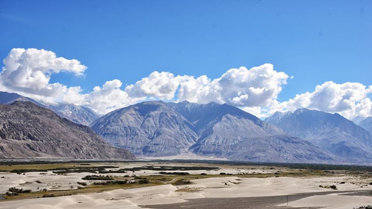 ಲಡಾಖ್ನಲ್ಲಿ ಒಎಫ್ಸಿ ಕೇಬಲ್: ಸಂಘರ್ಷ ಮುಂದುವರೆಸಲು ಚೀನಾ ಸಿದ್ಧತೆ! ಲಡಾಖ್ನಲ್ಲಿ ಒಎಫ್ಸಿ ಕೇಬಲ್: ಸಂಘರ್ಷ ಮುಂದುವರೆಸಲು ಚೀನಾ ಸಿದ್ಧತೆ!