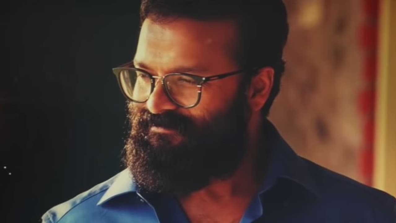 പിറന്നാളും തിരുവോണവും; ജയസൂര്യ നായകനാവുന്ന 'വെള്ള'ത്തിന്റെ ടീസര് പുറത്തിറക്കി അണിയറക്കാര് പിറന്നാളും തിരുവോണവും; ജയസൂര്യ നായകനാവുന്ന 'വെള്ള'ത്തിന്റെ ടീസര് പുറത്തിറക്കി അണിയറക്കാര്