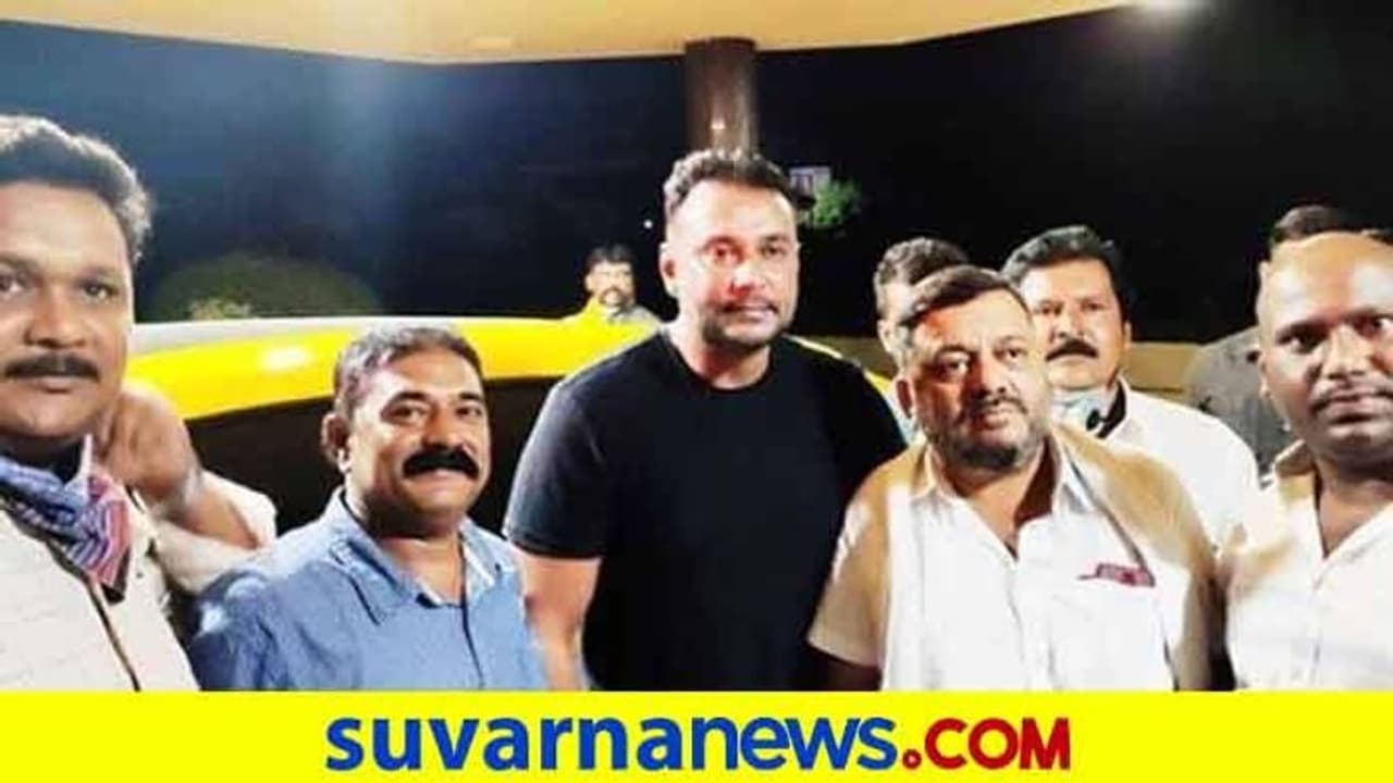 'ಅಶ್ವಪ್ರೇಮಿ' ನಟ ದರ್ಶನ್, ಎಸ್ಸೆಸ್ಸೆಂ ಸಮಾಗಮ : ರಾಜಸ್ಥಾನದಿಂದ ತಂದ ಕುದುರೆಗಳ ವೀಕ್ಷಣೆ 'ಅಶ್ವಪ್ರೇಮಿ' ನಟ ದರ್ಶನ್, ಎಸ್ಸೆಸ್ಸೆಂ ಸಮಾಗಮ : ರಾಜಸ್ಥಾನದಿಂದ ತಂದ ಕುದುರೆಗಳ ವೀಕ್ಷಣೆ