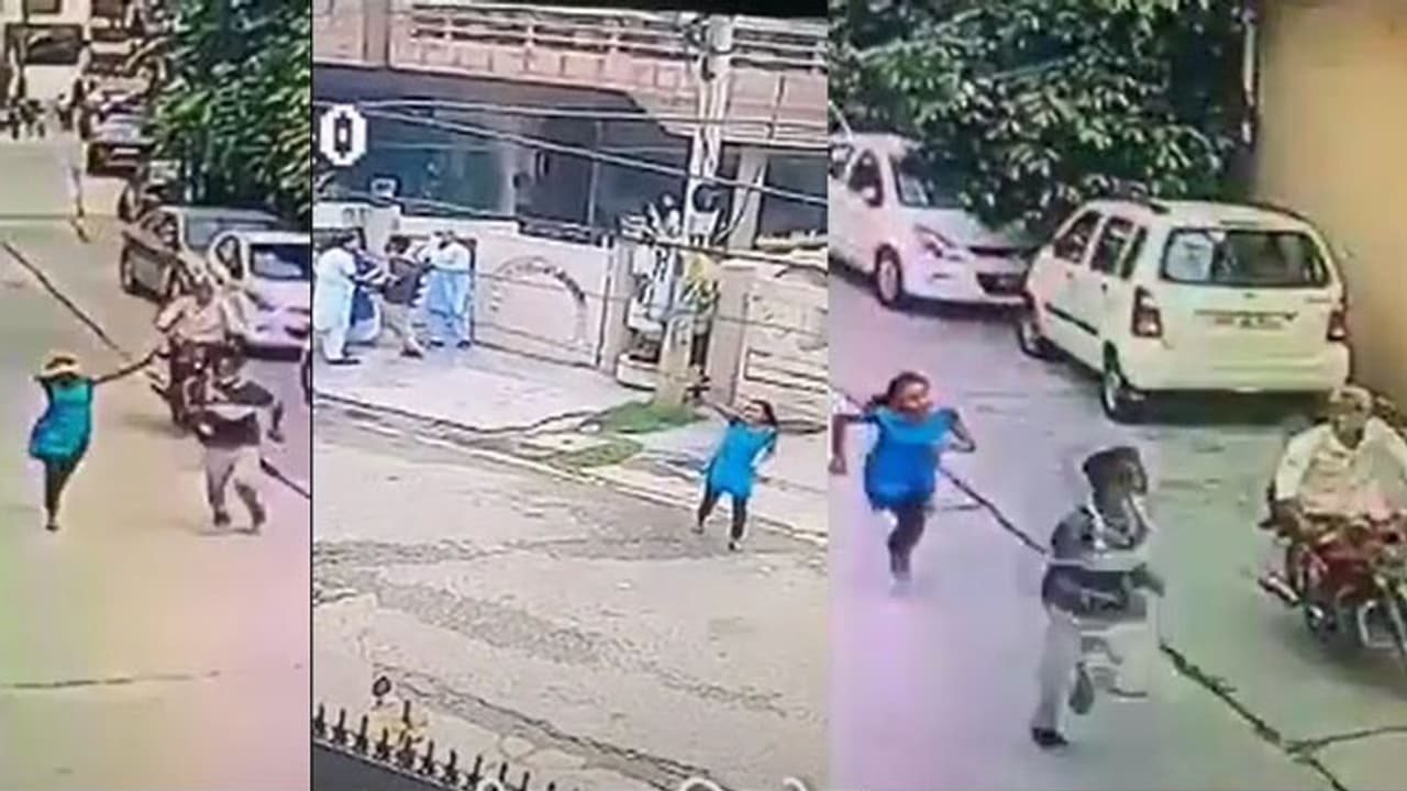 చైన్ స్నాచర్ ను వెంటాడి పట్టుకొన్న 15 ఏళ్ల బాలిక: సోషల్ మీడియాలో వైరల్ చైన్ స్నాచర్ ను వెంటాడి పట్టుకొన్న 15 ఏళ్ల బాలిక: సోషల్ మీడియాలో వైరల్