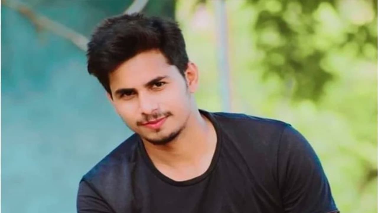 लापता छात्र का शव मिलने के बाद बवाल, धरने पर बैठे विधायक; आक्रोशित लोगों ने कई गाड़ियां तोड़ी लापता छात्र का शव मिलने के बाद बवाल, धरने पर बैठे विधायक; आक्रोशित लोगों ने कई गाड़ियां तोड़ी