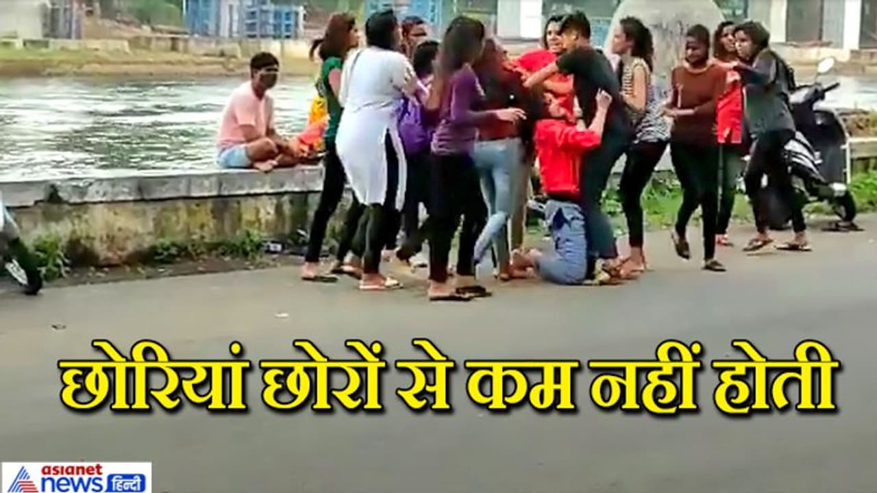 जब लड़कियों के दो गुटों को हुआ आमना सामना, स्ट्रीट फाइट देखने लोग गाड़ियां रोककर खड़े हो गए जब लड़कियों के दो गुटों को हुआ आमना सामना, स्ट्रीट फाइट देखने लोग गाड़ियां रोककर खड़े हो गए