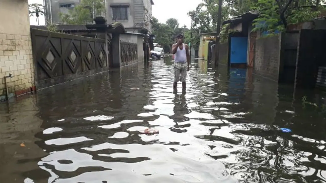 Siliguri submerged due to overnight downpour; locals stranded in waterlogged condition