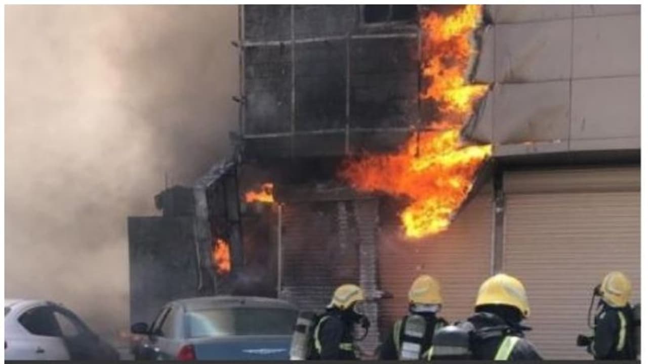 சேலம் அருகே ஒரே குடும்பத்தை சேர்ந்த 5 பேர் பலி.!தூக்கத்தில் என்ன நடந்தது என்றே தெரியாமல் நடந்த விபத்து.!