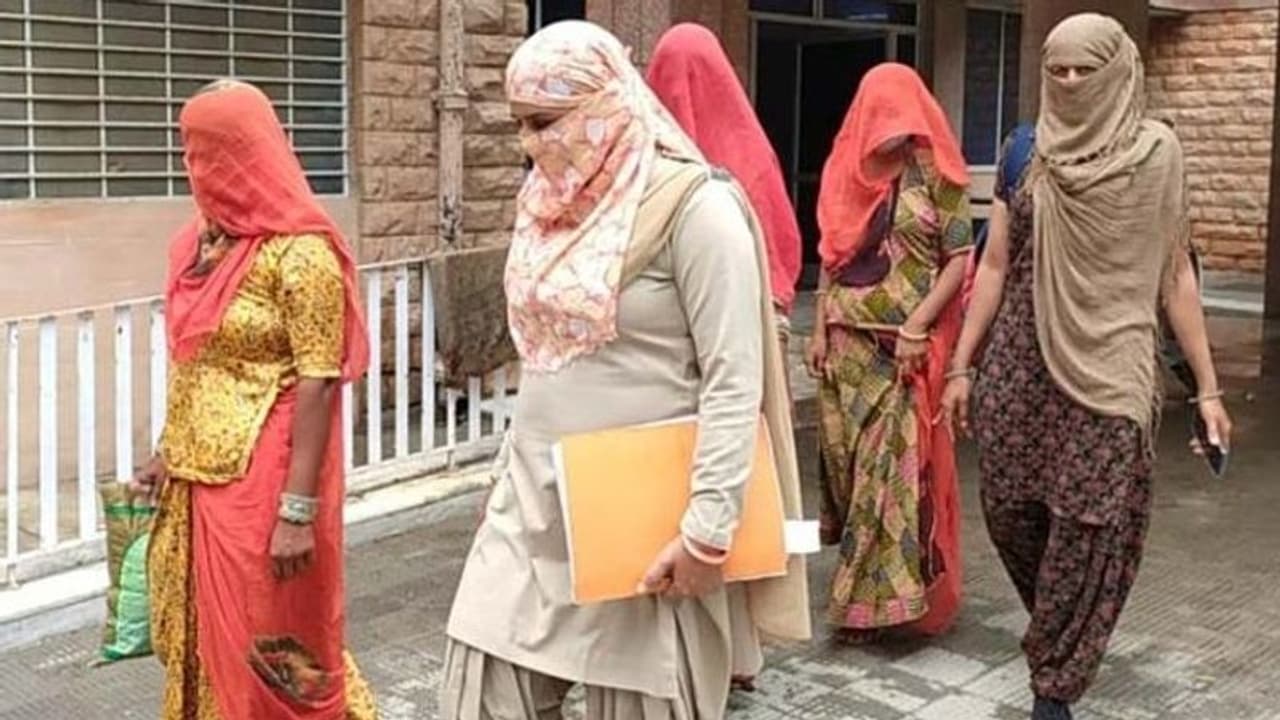 चौंकाने वाला क्राइम: 3 बहुओं ने आधी रात को सास की हत्या, पुलिस से बचने के लिए भी निकाल लिया ये तरीका चौंकाने वाला क्राइम: 3 बहुओं ने आधी रात को सास की हत्या, पुलिस से बचने के लिए भी निकाल लिया ये तरीका