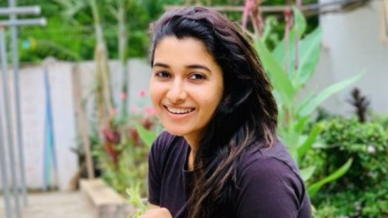 எழுத்தாளர்கள் என்றுமே மறைவதில்லை.... கி. ராஜநாராயணன் மறைவுக்கு இரங்கல் தெரிவித்த ப்ரியா பவானிசங்கர்! எழுத்தாளர்கள் என்றுமே மறைவதில்லை.... கி. ராஜநாராயணன் மறைவுக்கு இரங்கல் தெரிவித்த ப்ரியா பவானிசங்கர்!