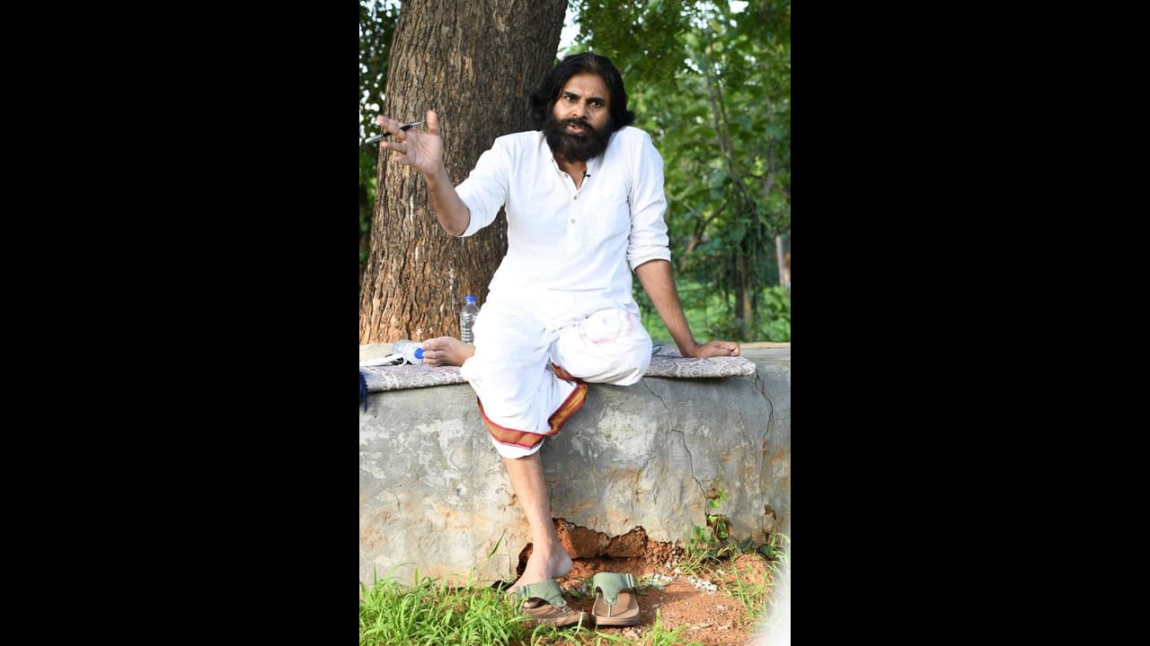 అలా చేసేవాళ్లు... నాకు ఎబ్బెట్టుగా ఉండేది: పుట్టినరోజు వేడుకలపై పవన్ స్పందన అలా చేసేవాళ్లు... నాకు ఎబ్బెట్టుగా ఉండేది: పుట్టినరోజు వేడుకలపై పవన్ స్పందన