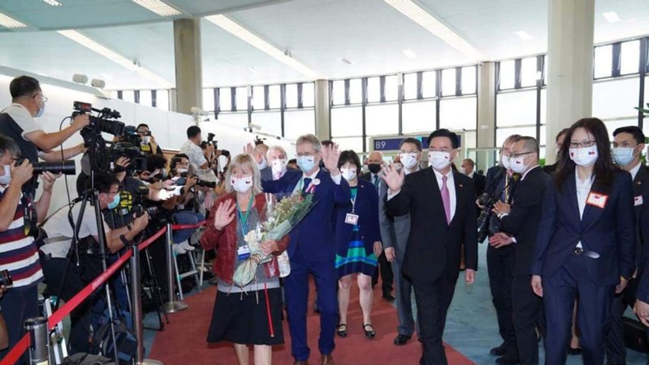 ಚೀನಾ ಸಭ್ಯತೆ ಇಲ್ಲದ ಒರಟು ಕೋಂಡಗಿ; ಡ್ರ್ಯಾಗನ್ ರಾಷ್ಟ್ರದ ಮೇಲೆ ಹರಿಹಾಯ್ದ ಜೆಕ್ ಗಣರಾಜ್ಯ!