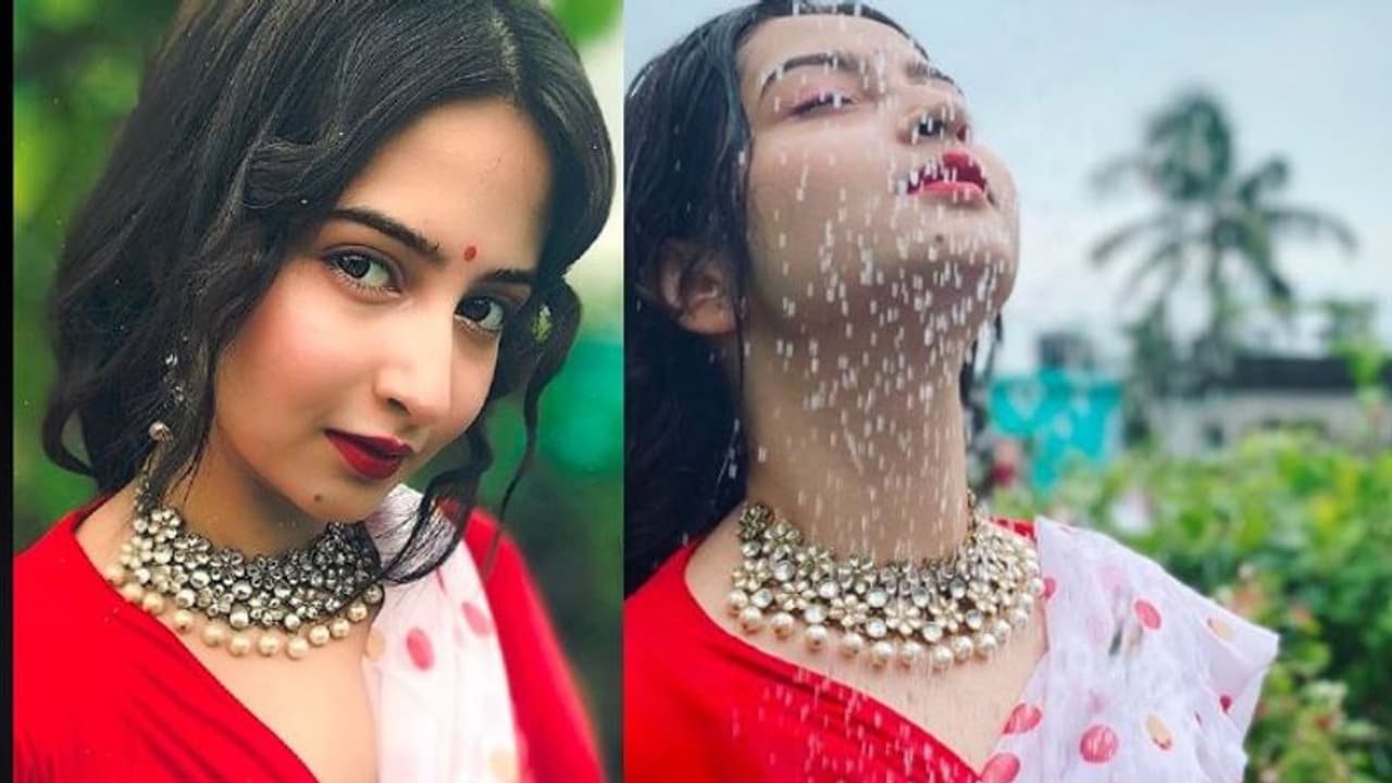 ঠোঁটের কোণায় দুষ্টুমি, সাদা শিফনে চলল শ্রীমার ফোটোশ্যুট