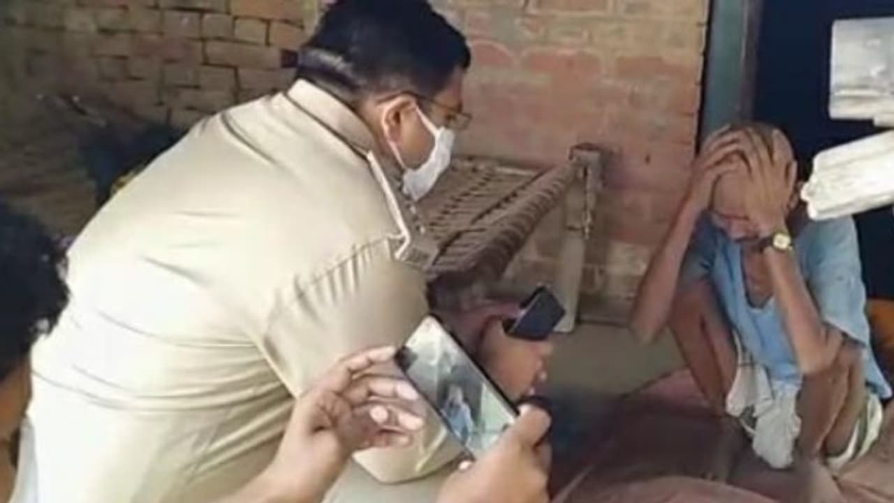 क्रूर बाप बना कातिल: 17 की बेटी को नींद में ही मार डाला, बोला उसे बहुत समझाया था..फिर भी कर दी गलती क्रूर बाप बना कातिल: 17 की बेटी को नींद में ही मार डाला, बोला उसे बहुत समझाया था..फिर भी कर दी गलती