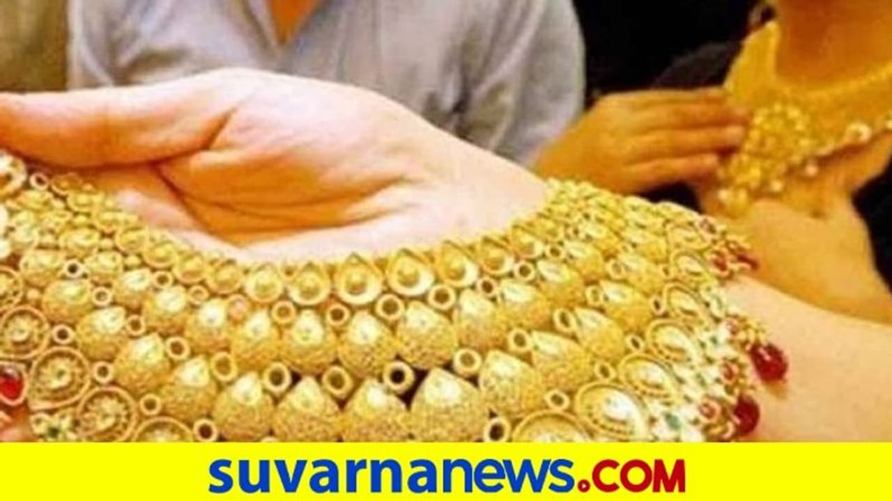 ಚಿನ್ನದ ದರದಲ್ಲಿ ದಾಖಲೆಯ ಇಳಿಕೆ, ಗ್ರಾಹಕರು ಖುಷ್: ಇಲ್ಲಿದೆ ಅ. 19ರ ಗೋಲ್ಡ್ ರೇಟ್! ಚಿನ್ನದ ದರದಲ್ಲಿ ದಾಖಲೆಯ ಇಳಿಕೆ, ಗ್ರಾಹಕರು ಖುಷ್: ಇಲ್ಲಿದೆ ಅ. 19ರ ಗೋಲ್ಡ್ ರೇಟ್!