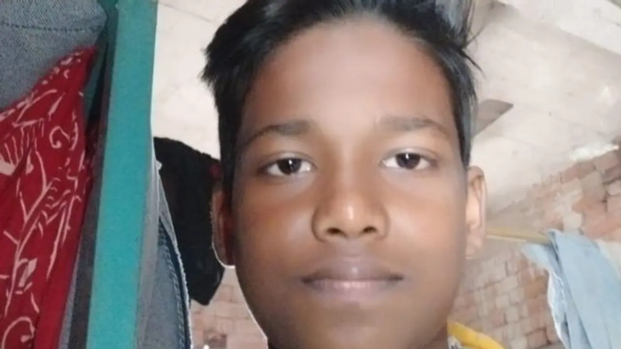 ভাইরালের নেশা কাড়ল প্রাণ, ট্রেনের ধাক্কায় বেঘোরে মৃত্যু স্কুলছাত্রের ভাইরালের নেশা কাড়ল প্রাণ, ট্রেনের ধাক্কায় বেঘোরে মৃত্যু স্কুলছাত্রের