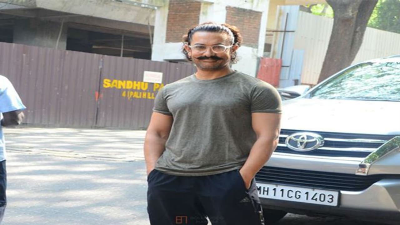 ಮಾಸ್ಕ್ ಧರಿಸದೆ ಮಕ್ಕಳೊಂದಿಗೆ ಅಮೀರ್ ಖಾನ್ ಕ್ರಿಕೆಟ್.. ಬಿತ್ತು ಕಮೆಂಟ್ಸ್! ಮಾಸ್ಕ್ ಧರಿಸದೆ ಮಕ್ಕಳೊಂದಿಗೆ ಅಮೀರ್ ಖಾನ್ ಕ್ರಿಕೆಟ್.. ಬಿತ್ತು ಕಮೆಂಟ್ಸ್!