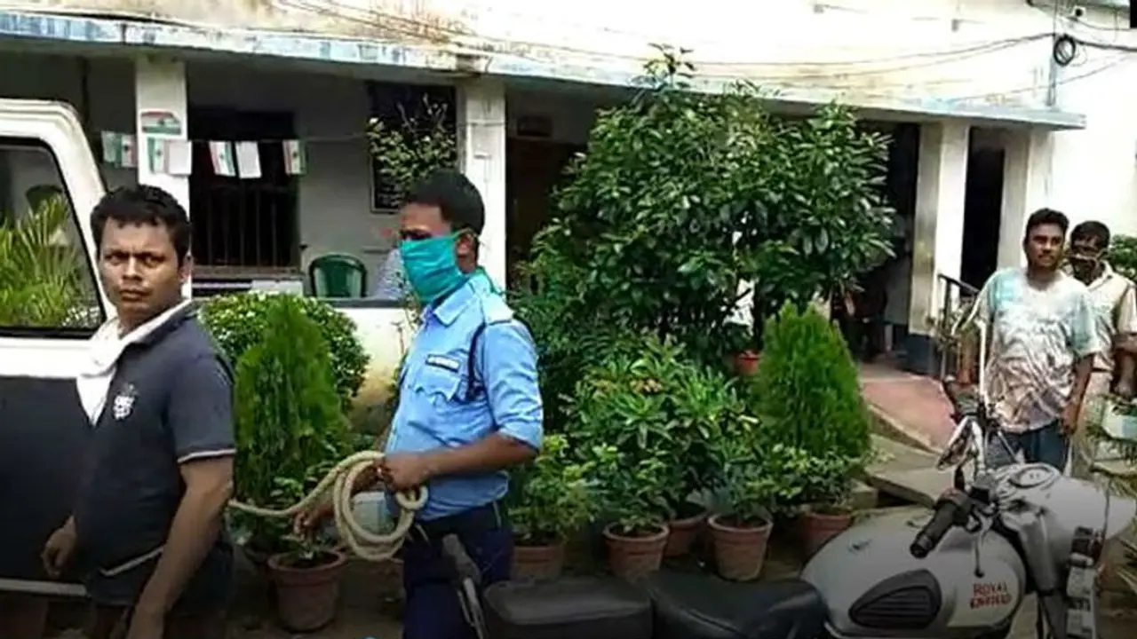 ডাকাতির উদ্দেশ্য়ে জড়ো হওয়া ৬ দুষ্কৃতী গ্রেফতার, ধৃতদের কাছ থেকে উদ্ধার ধারাল অস্ত্র ডাকাতির উদ্দেশ্য়ে জড়ো হওয়া ৬ দুষ্কৃতী গ্রেফতার, ধৃতদের কাছ থেকে উদ্ধার ধারাল অস্ত্র