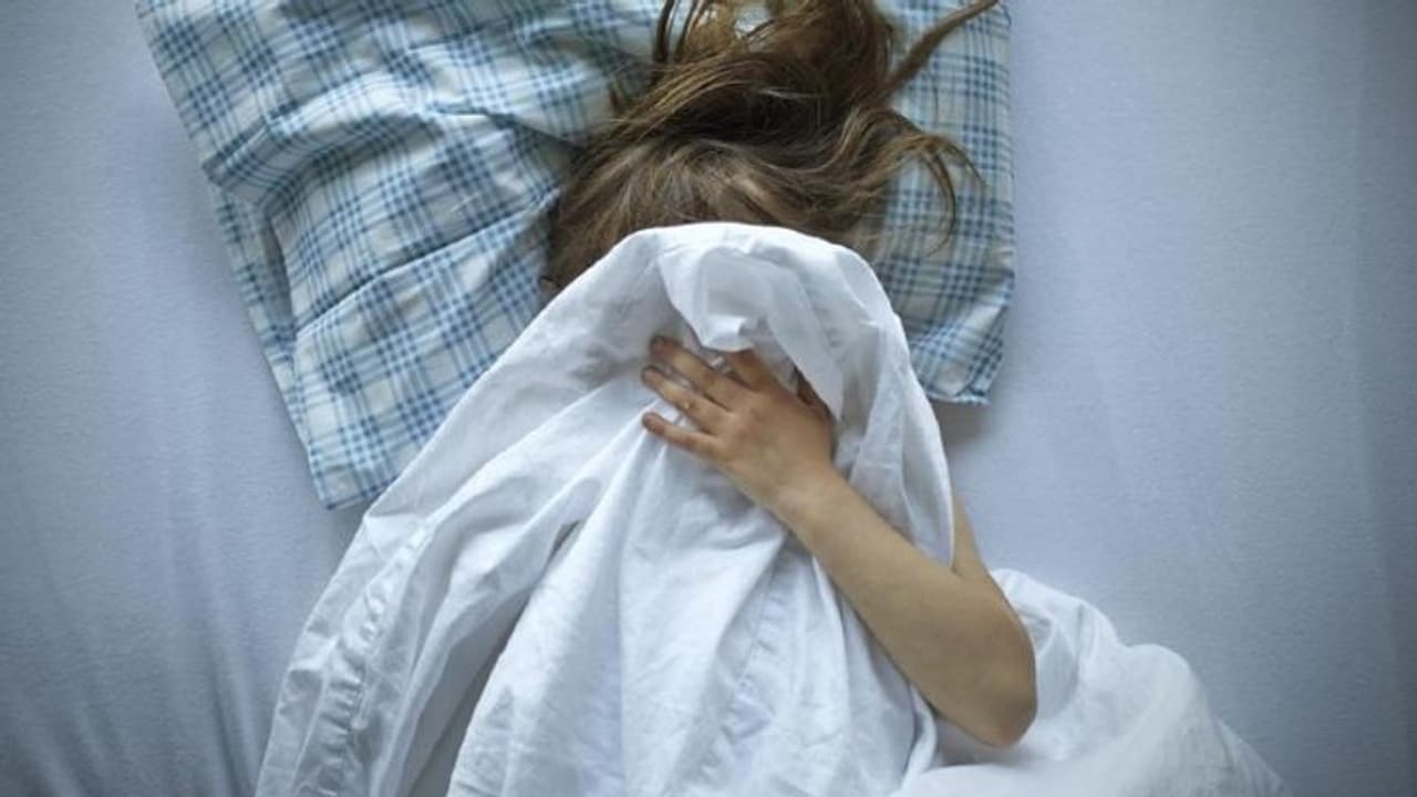 शर्मनाक: दरिंदों ने 5 साल की बच्ची का रेप के बाद की हत्या, मासूम के एक हाथ की हथेली ही कर दी गायब शर्मनाक: दरिंदों ने 5 साल की बच्ची का रेप के बाद की हत्या, मासूम के एक हाथ की हथेली ही कर दी गायब