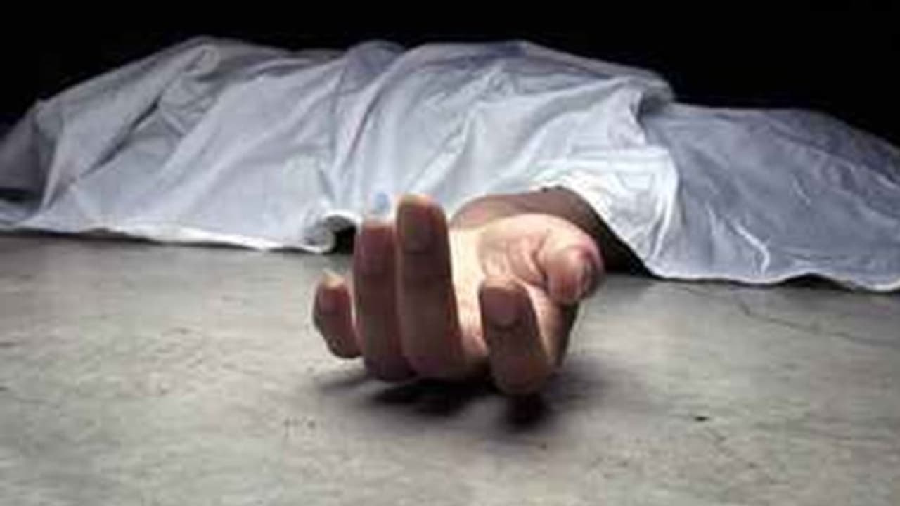 കൊവിഡ് വാർഡിൽ നിന്ന് ഇറങ്ങിപ്പോയ വൃദ്ധ കോണിപ്പടിയിൽ കുഴഞ്ഞു വീണു മരിച്ചു, അന്വേഷണം പ്രഖ്യാപിച്ച് സർക്കാർ കൊവിഡ് വാർഡിൽ നിന്ന് ഇറങ്ങിപ്പോയ വൃദ്ധ കോണിപ്പടിയിൽ കുഴഞ്ഞു വീണു മരിച്ചു, അന്വേഷണം പ്രഖ്യാപിച്ച് സർക്കാർ