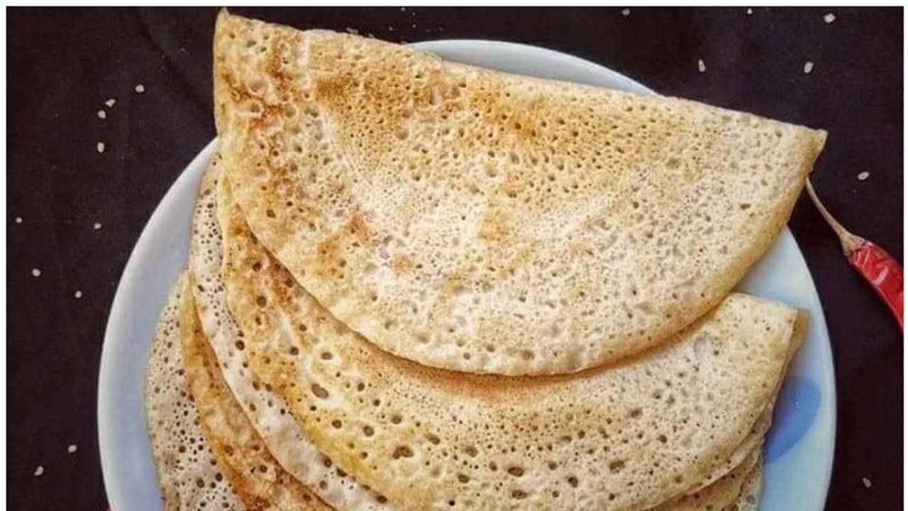 ഗോതമ്പ് ദോശ ഇങ്ങനെ ഉണ്ടാക്കി നോക്കൂ, എന്താ രുചിയെന്നോ...? ഗോതമ്പ് ദോശ ഇങ്ങനെ ഉണ്ടാക്കി നോക്കൂ, എന്താ രുചിയെന്നോ...?